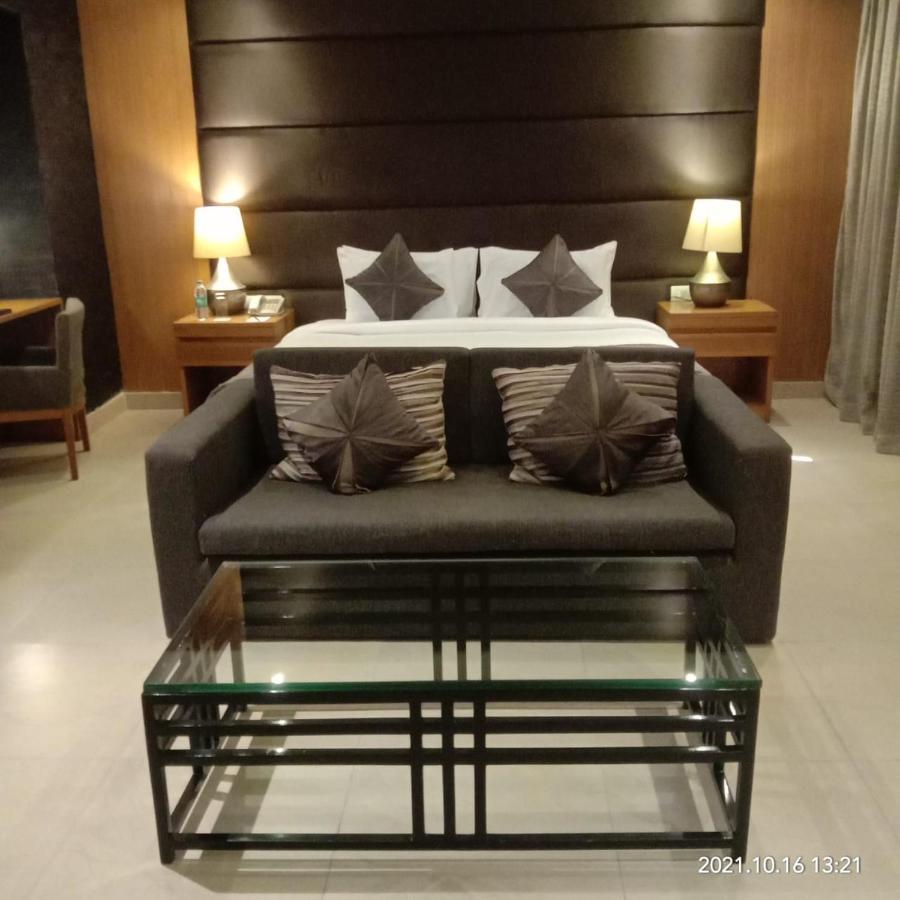 Udman Hotel Panchshila Park New Delhi Eksteriør bilde