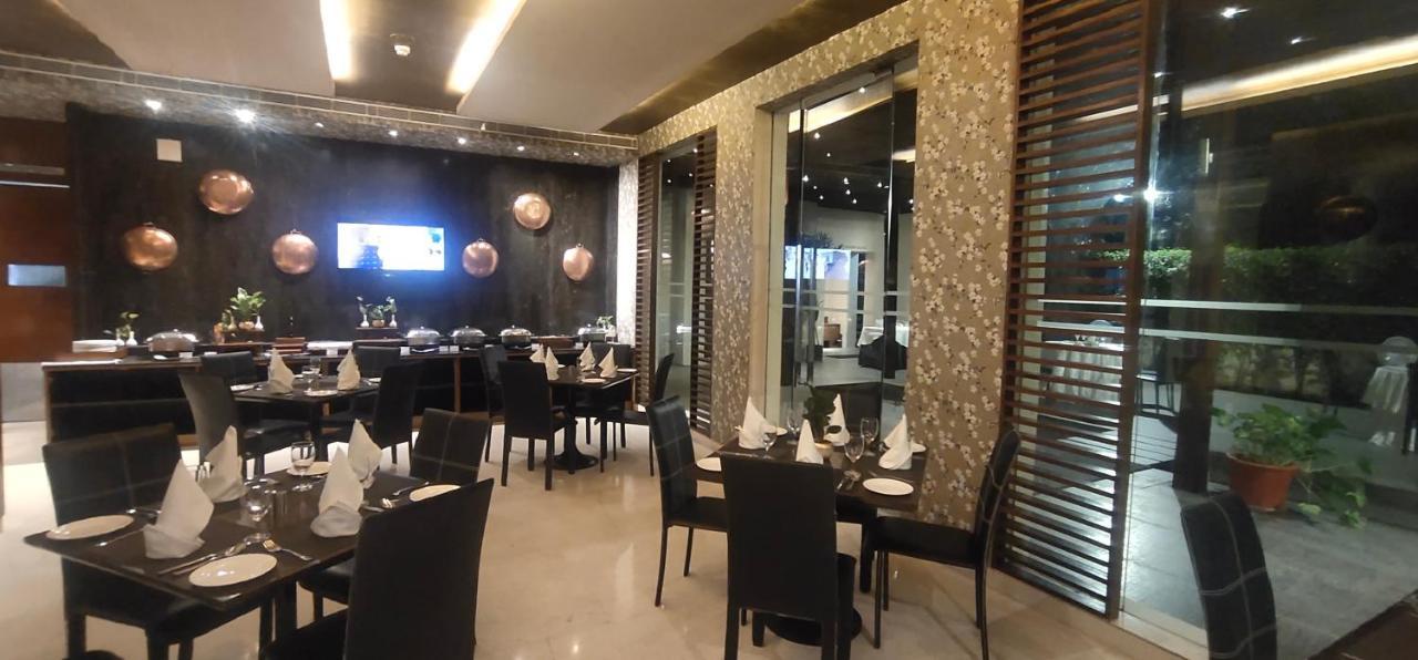 Udman Hotel Panchshila Park New Delhi Eksteriør bilde