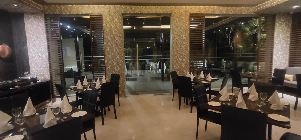 Udman Hotel Panchshila Park New Delhi Eksteriør bilde