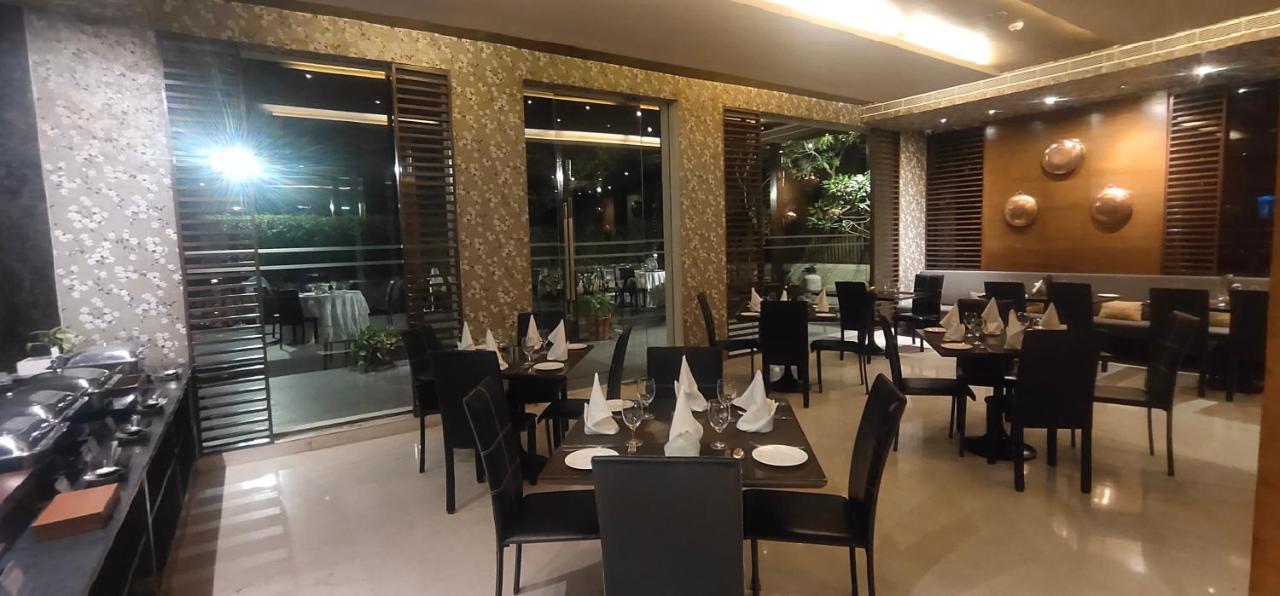 Udman Hotel Panchshila Park New Delhi Eksteriør bilde