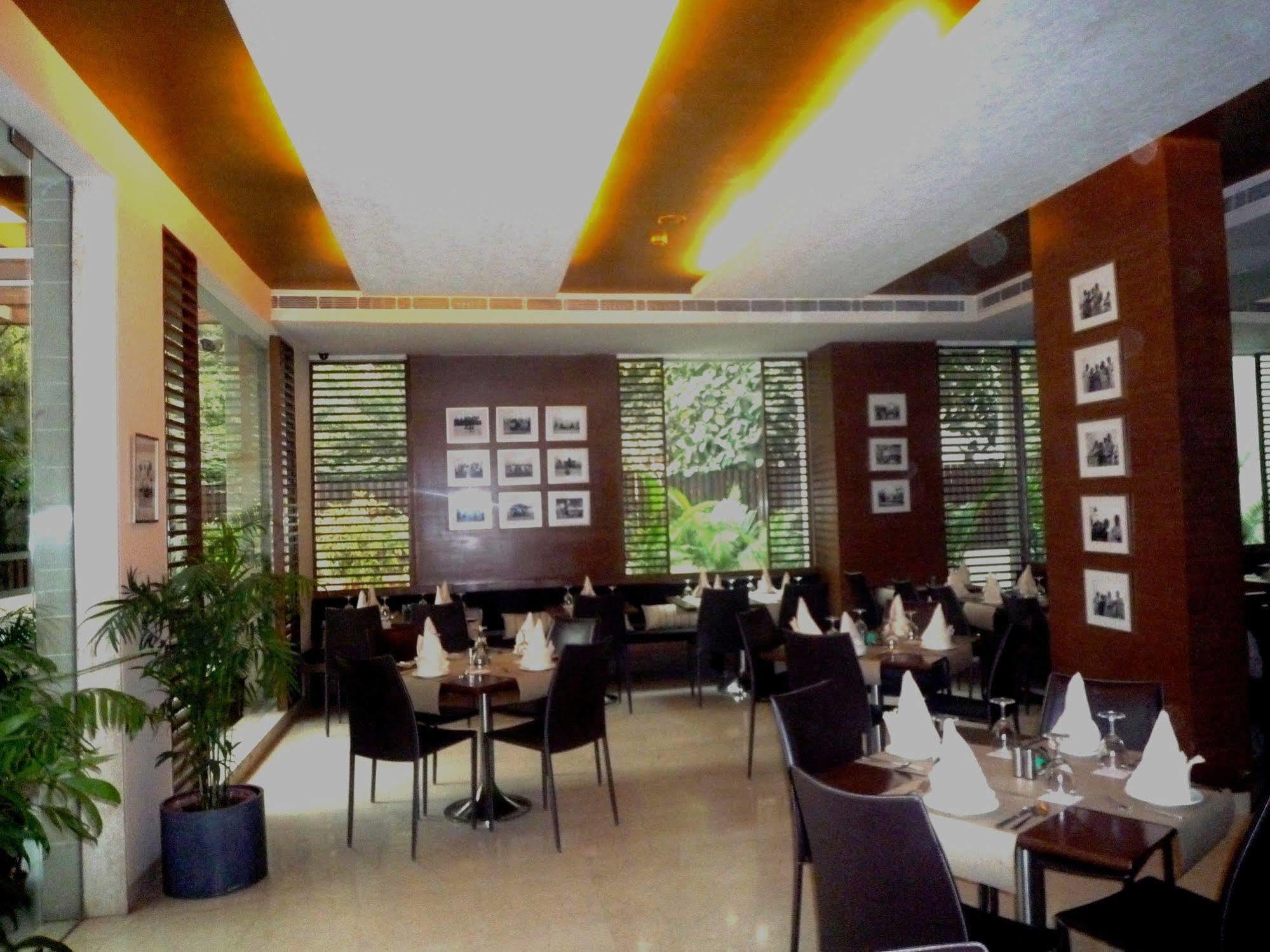 Udman Hotel Panchshila Park New Delhi Eksteriør bilde