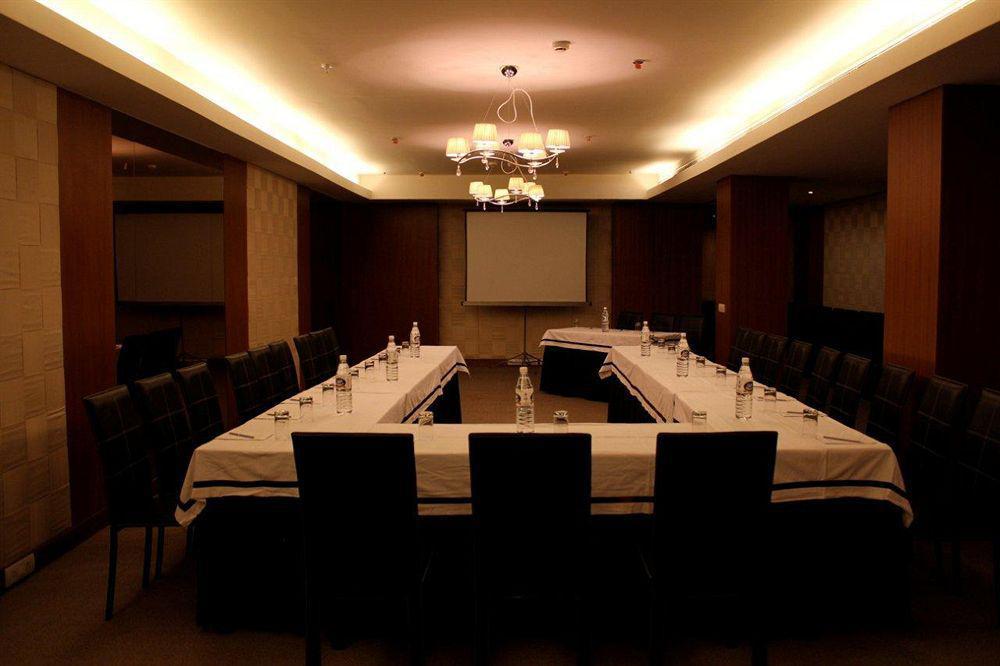 Udman Hotel Panchshila Park New Delhi Eksteriør bilde